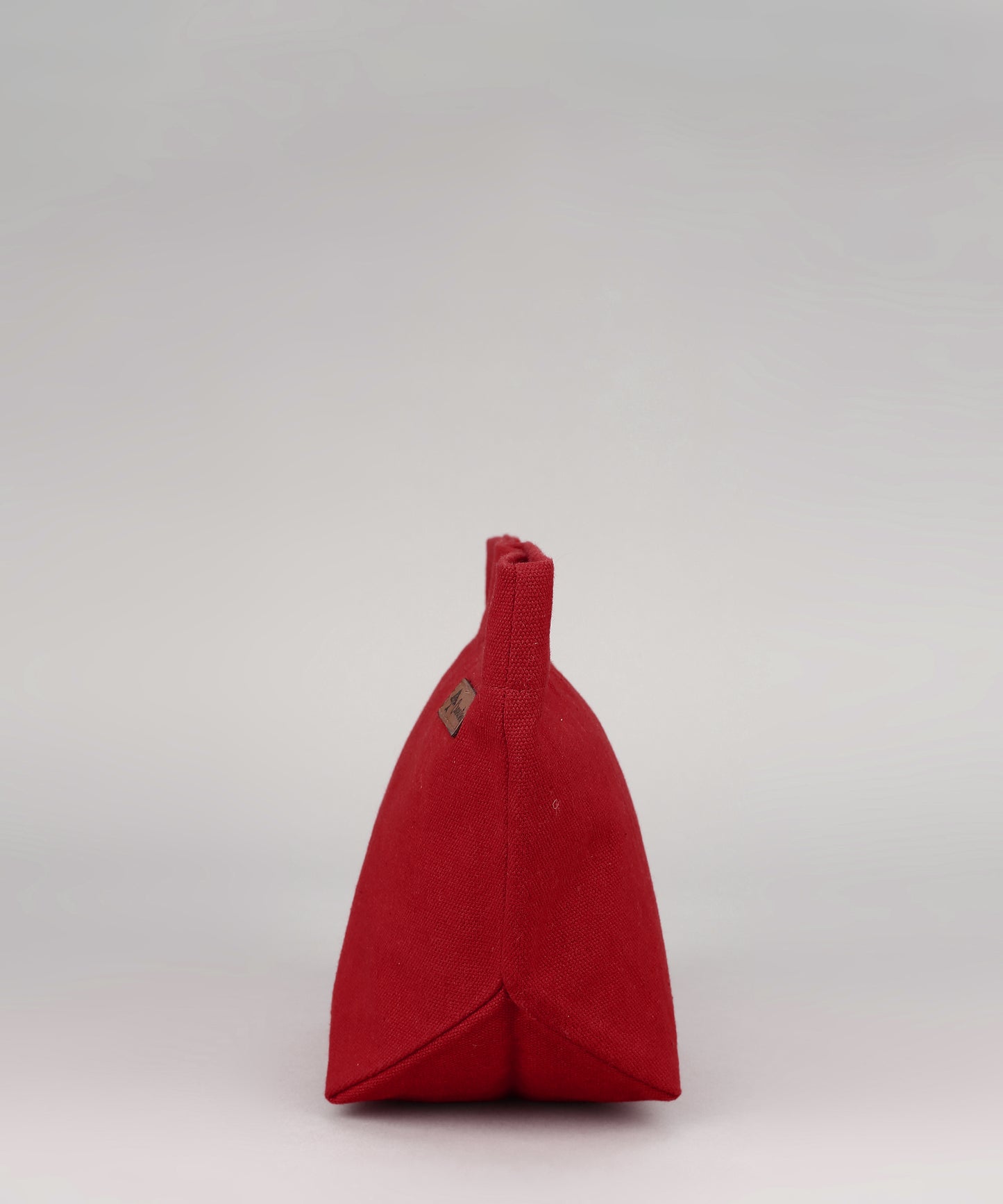 cosmetic kit, cosmetic pouch, cosmetic travel pouch, Canvas cosmetic pouch, Boat-shaped pouches, Zippered cosmetic pouch, Eco-friendly cosmetic bag, Multi-use makeup bag