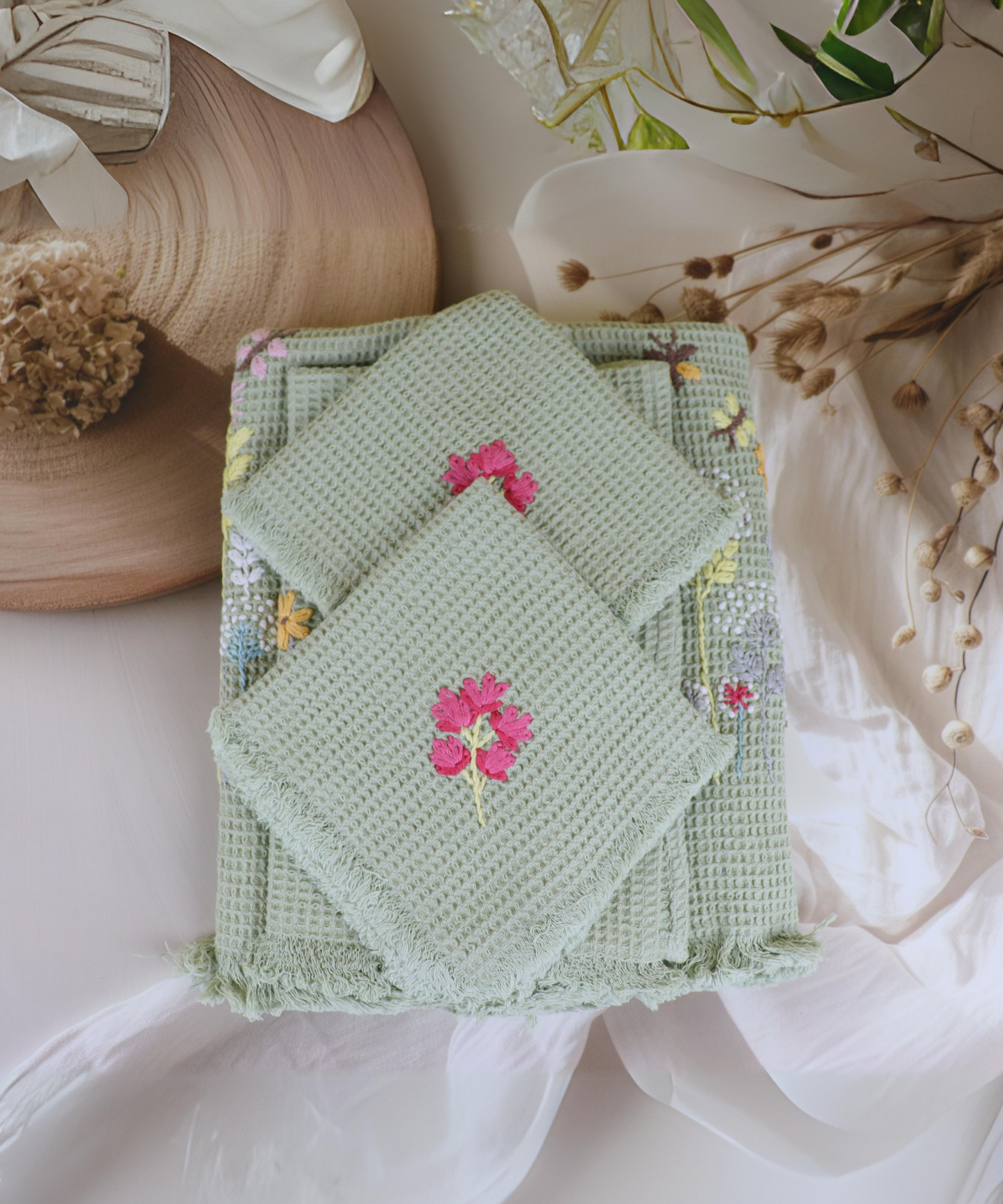 Hand embroidered towels, Cotton embroidered towels, Handcrafted towels, Floral embroidery towels, Embroidered bath towels, Handmade embroidered towels, Hand-stitched towels, Embroidery designs for towels, Luxury hand towels, Elegant embroidered towels