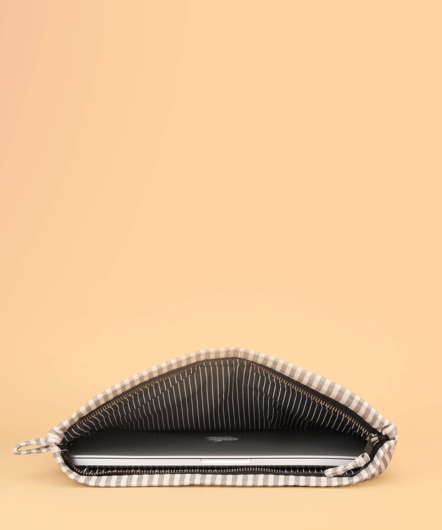 Sustainable-Cotton-Laptop-Sleeve, Eco-friendly-Cotton-Laptop-Sleeve, Handmade-Sustainable-Cotton-Laptop-Sleeve, Handmade-15-inch-Laptop-Sleeve, Minimalist-Cotton-Laptop-Case