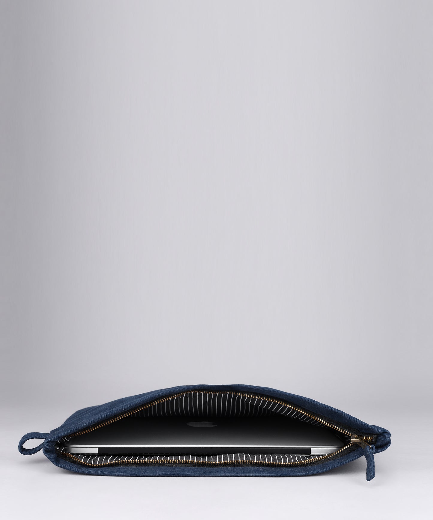 Sustainable-Cotton-Laptop-Sleeve, Eco-friendly-Cotton-Laptop-Sleeve, Handmade-Sustainable-Cotton-Laptop-Sleeve, Handmade-15-inch-Laptop-Sleeve, Minimalist-Cotton-Laptop-Sleeve