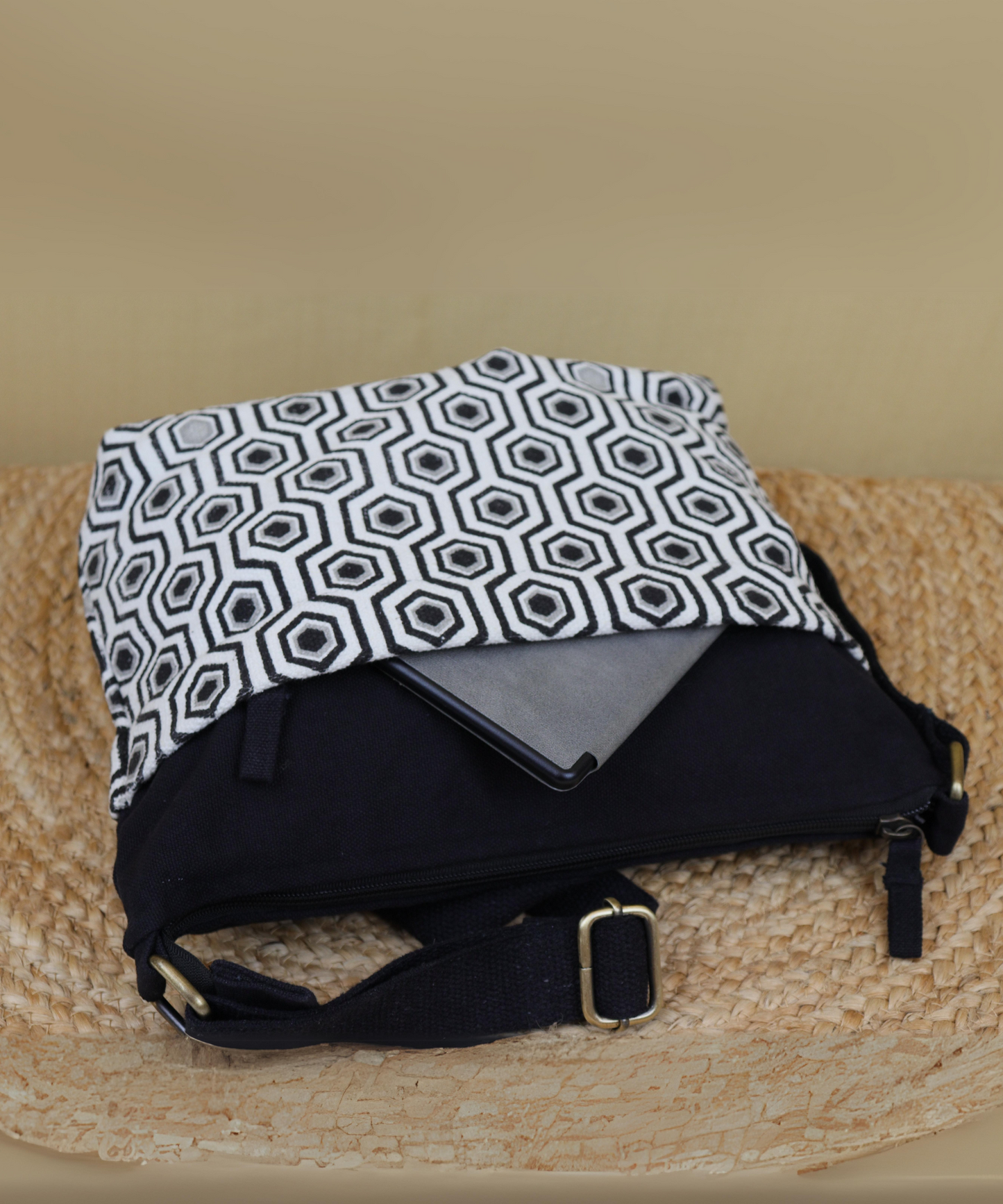 Urbanflex sling bags, Urban travel sling bag, Sling bag for men and women, Unisex sling bags, Unisex crossbody bag, Crossbody sling bag, Versatile sling bag, Adjustable sling bag