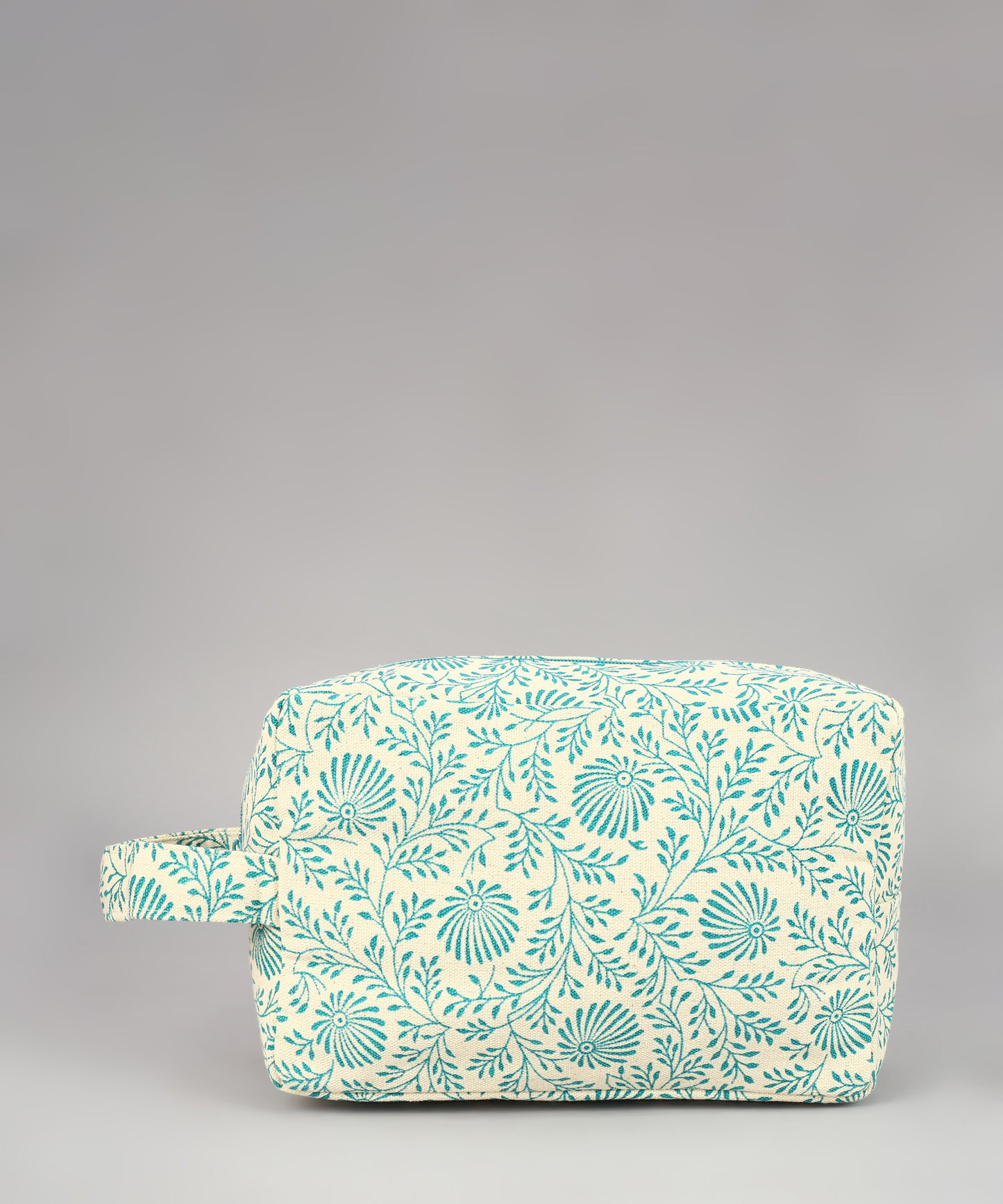 cosmetic kit, cosmetic pouch, cosmetic travel pouch, Canvas cosmetic pouch, Boxy-shaped pouches, Zippered cosmetic pouch, Eco-friendly cosmetic bag, Multi-use makeup bag