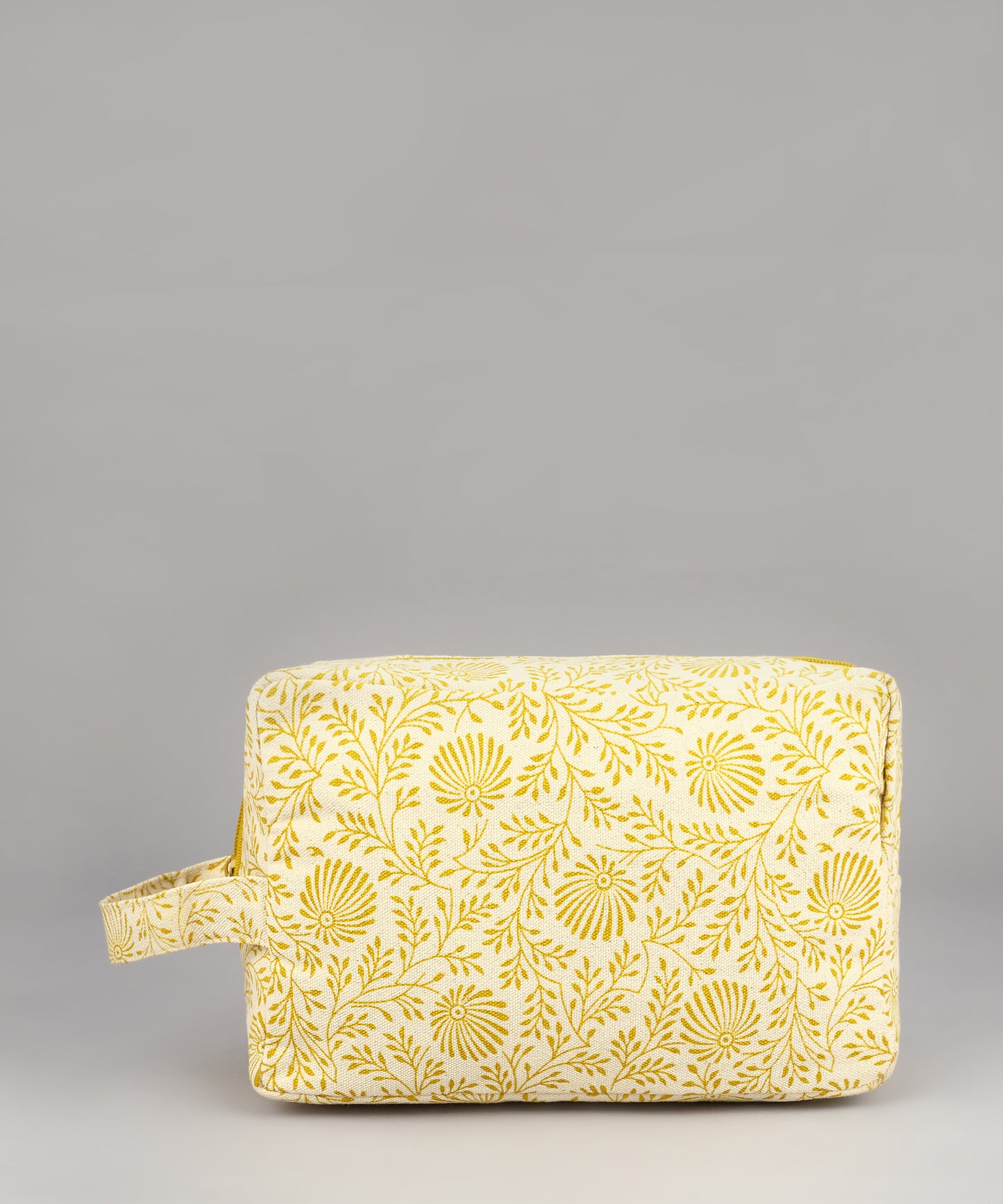 cosmetic kit, cosmetic pouch, cosmetic travel pouch, Canvas cosmetic pouch, Boxy-shaped pouches, Zippered cosmetic pouch, Eco-friendly cosmetic bag, Multi-use makeup bag