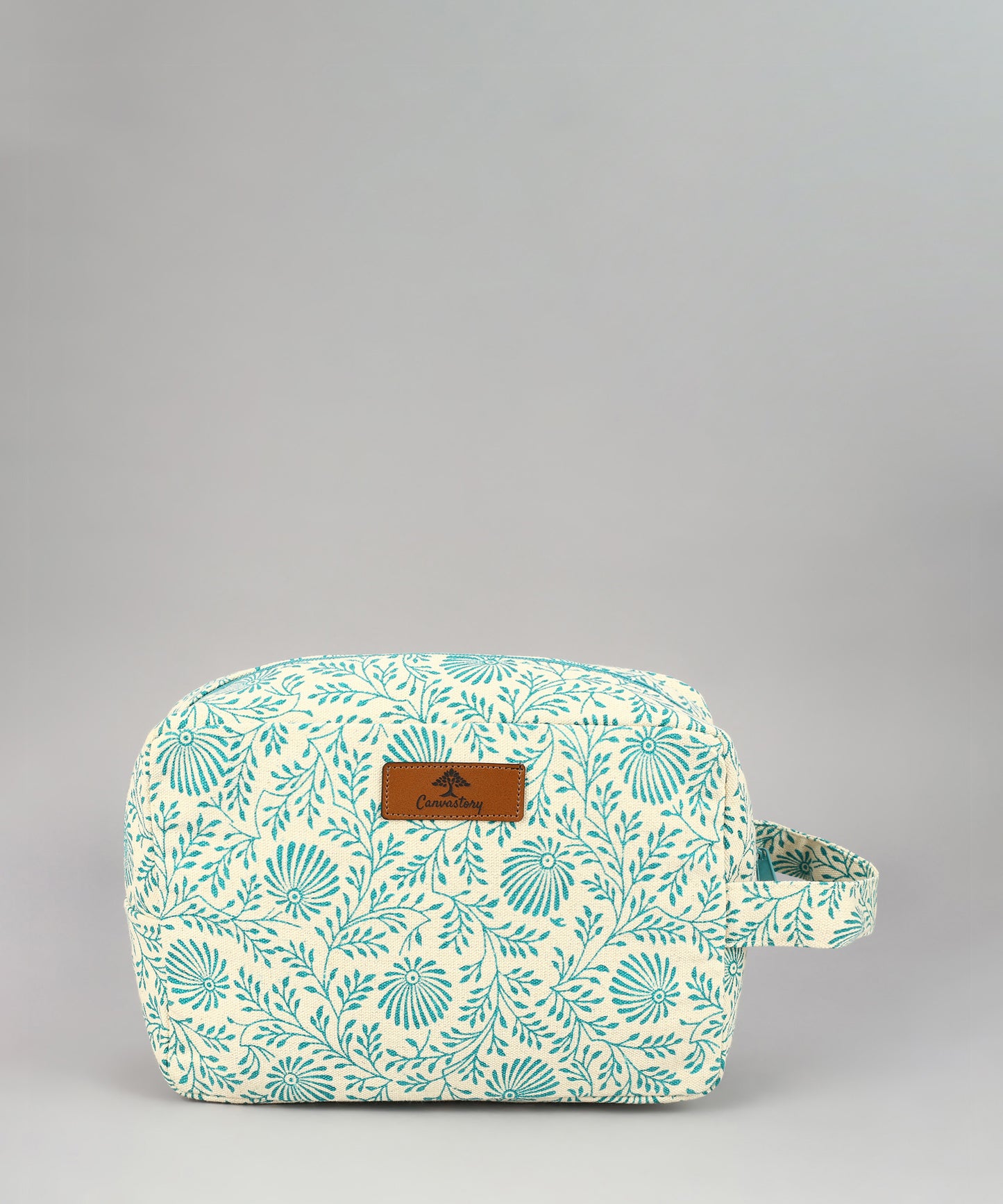 cosmetic kit, cosmetic pouch, cosmetic travel pouch, Canvas cosmetic pouch, Boxy-shaped pouches, Zippered cosmetic pouch, Eco-friendly cosmetic bag, Multi-use makeup bag