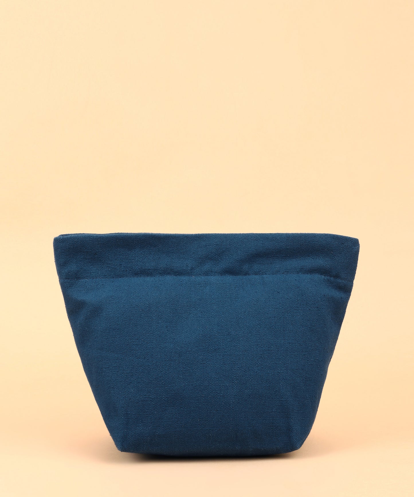 cosmetic kit, cosmetic pouch, cosmetic travel pouch, Canvas cosmetic pouch, Boat-shaped pouches, Zippered cosmetic pouch, Eco-friendly cosmetic bag, Multi-use makeup bag