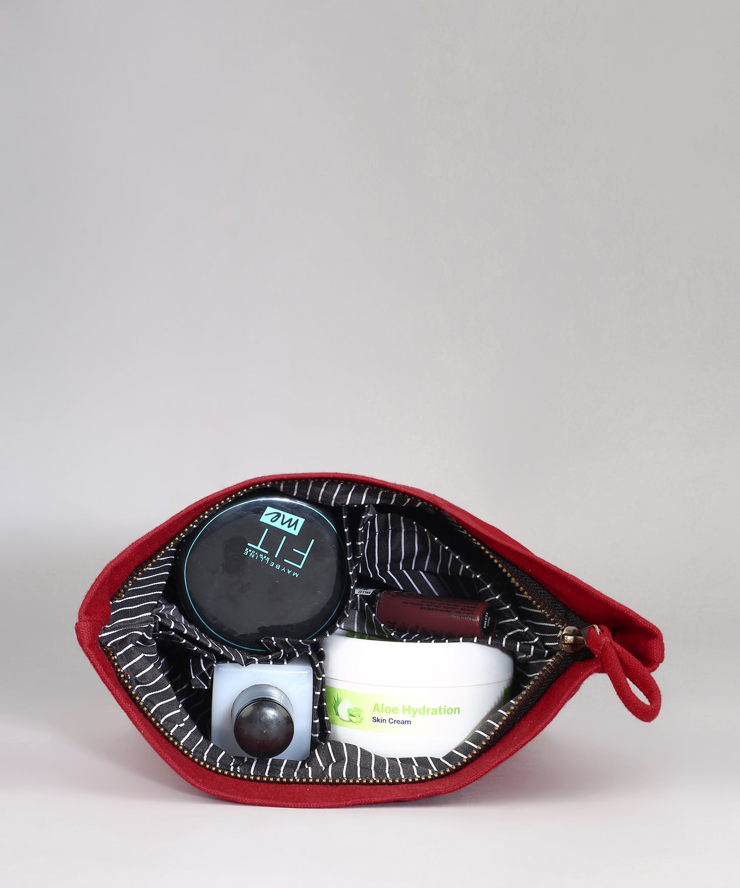 cosmetic kit, cosmetic pouch, cosmetic travel pouch, Canvas cosmetic pouch, Boat-shaped pouches, Zippered cosmetic pouch, Eco-friendly cosmetic bag, Multi-use makeup bag