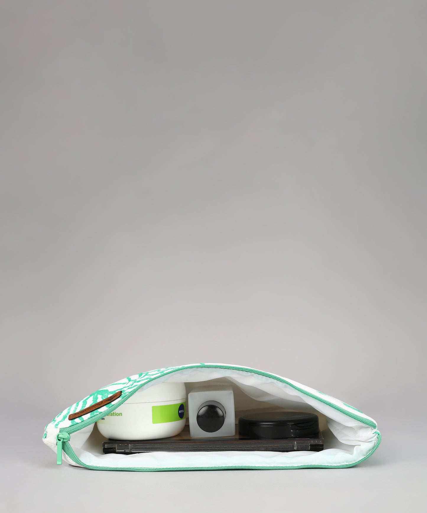 Travel pouches, Makeup bags, Multipurpose pouches, Waterproof pouches, Canvas pouches, Handmade pouch, custom pouches