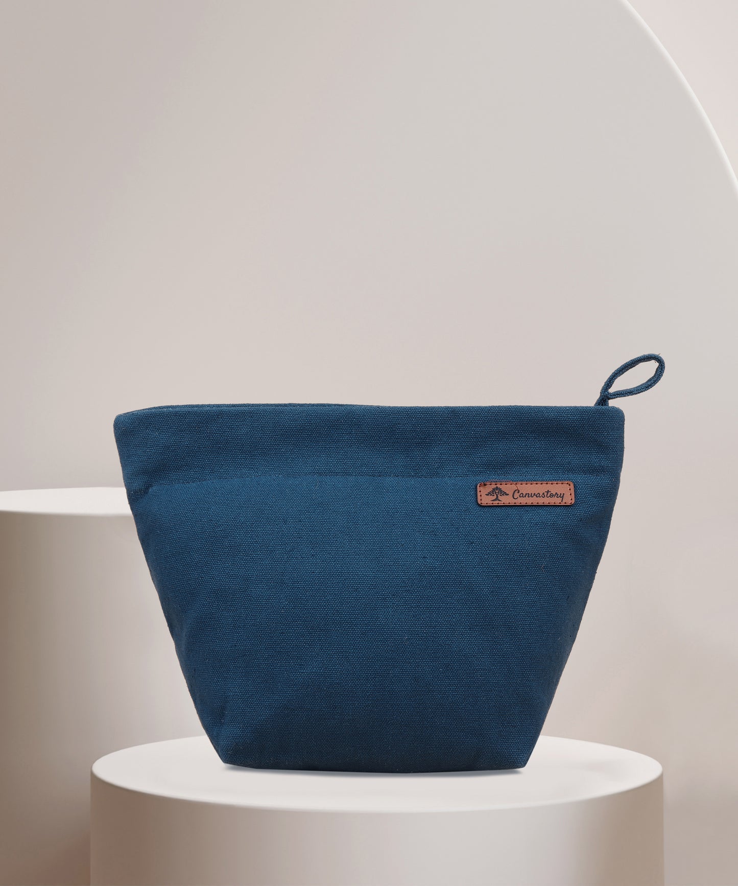 cosmetic kit, cosmetic pouch, cosmetic travel pouch, Canvas cosmetic pouch, Boat-shaped pouches, Zippered cosmetic pouch, Eco-friendly cosmetic bag, Multi-use makeup bag