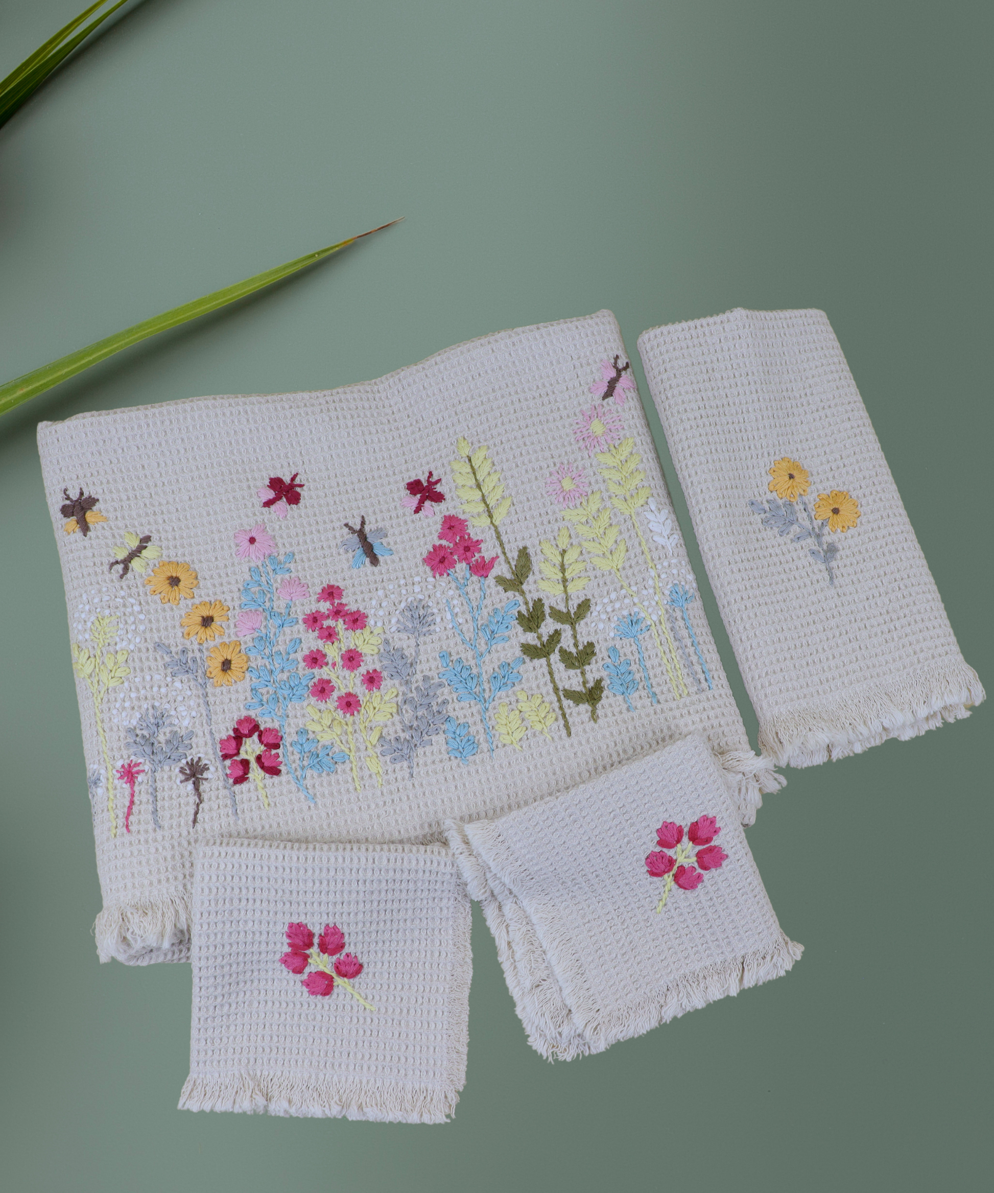 Hand embroidered towels, Cotton embroidered towels, Handcrafted towels, Floral embroidery towels,  Embroidered bath towels, Handmade embroidered towels, Hand-stitched towels, Embroidery designs for towels, Luxury hand towels, Elegant embroidered towels