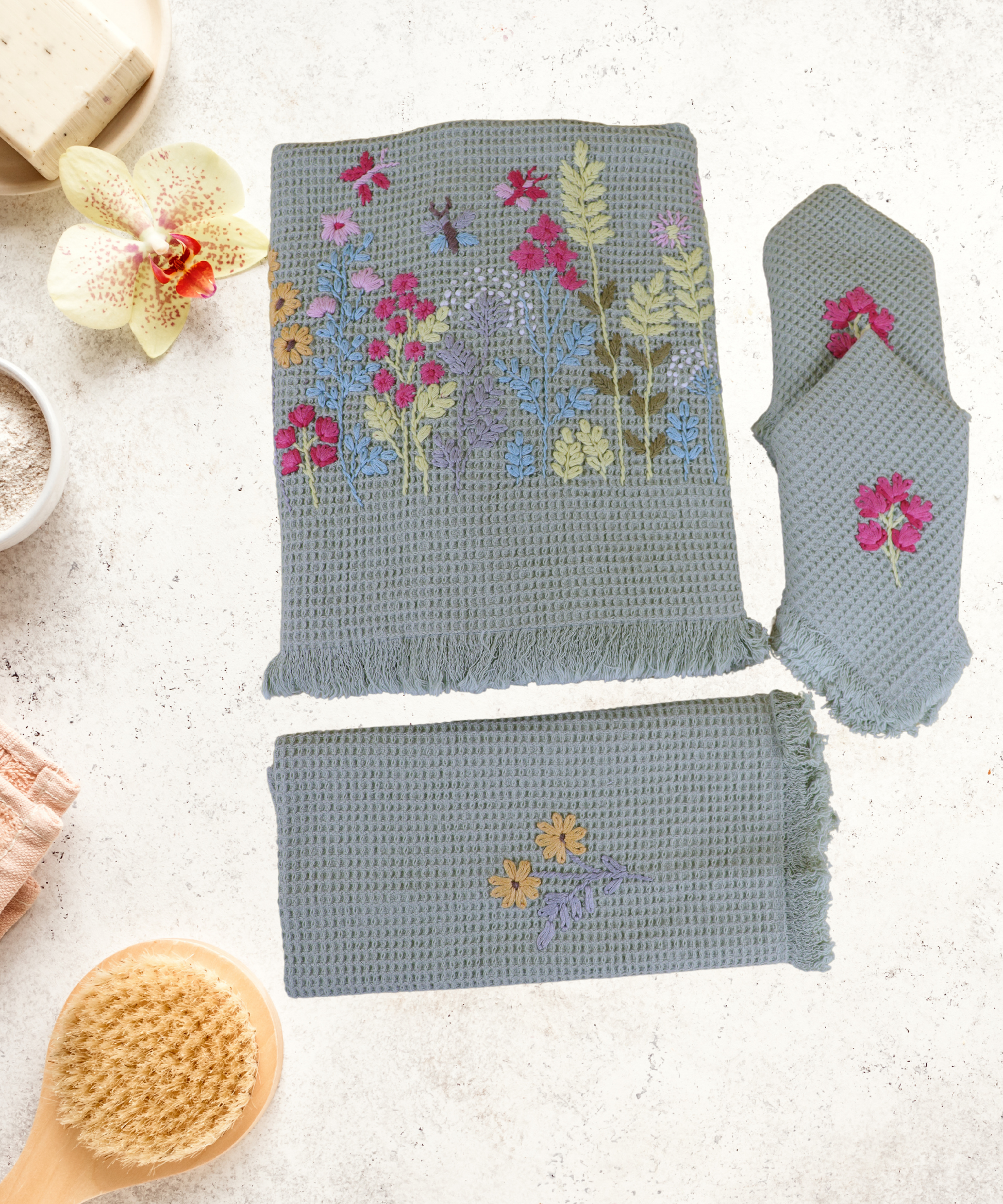 Hand embroidered towels, Cotton embroidered towels, Handcrafted towels, Floral embroidery towels,  Embroidered bath towels, Handmade embroidered towels, Hand-stitched towels, Embroidery designs for towels, Luxury hand towels, Elegant embroidered towels