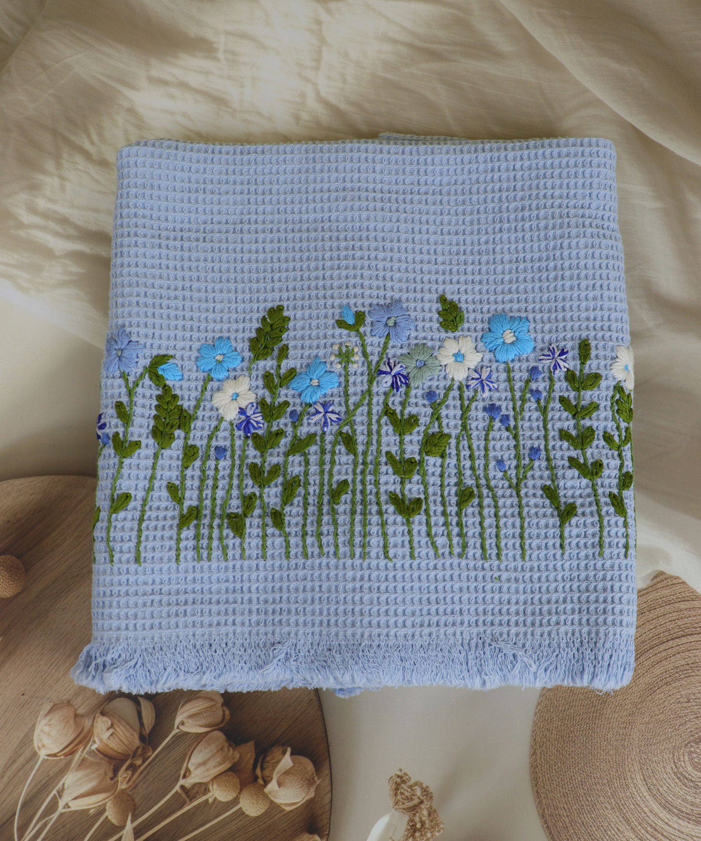 Hand embroidered towels, Cotton embroidered towels, Handcrafted towels, Floral embroidery towels,  Embroidered bath towels, Handmade embroidered towels, Hand-stitched towels, Embroidery designs for towels, Luxury hand towels, Elegant embroidered towels