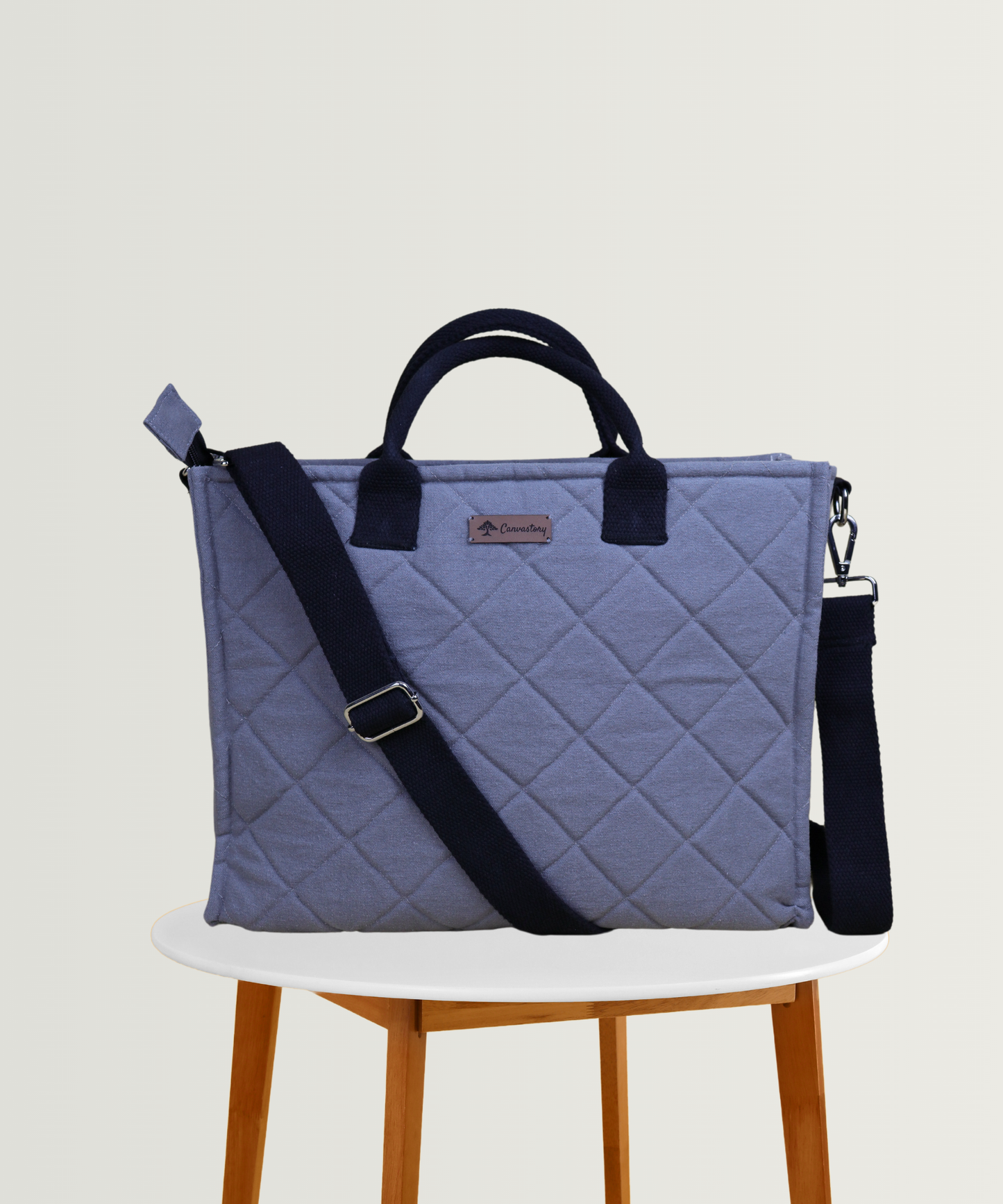 Sustainable Quilted Laptop Bag, Quilted Design, Quilted Travel Bag, Laptop Bag with Padding, Multi-pocket Laptop Bag, Protective Laptop Bag, Stylish Laptop Case, Professional Laptop Bag, Computer Bag, Durable Laptop Carrier, Water-resistant Laptop Bag.